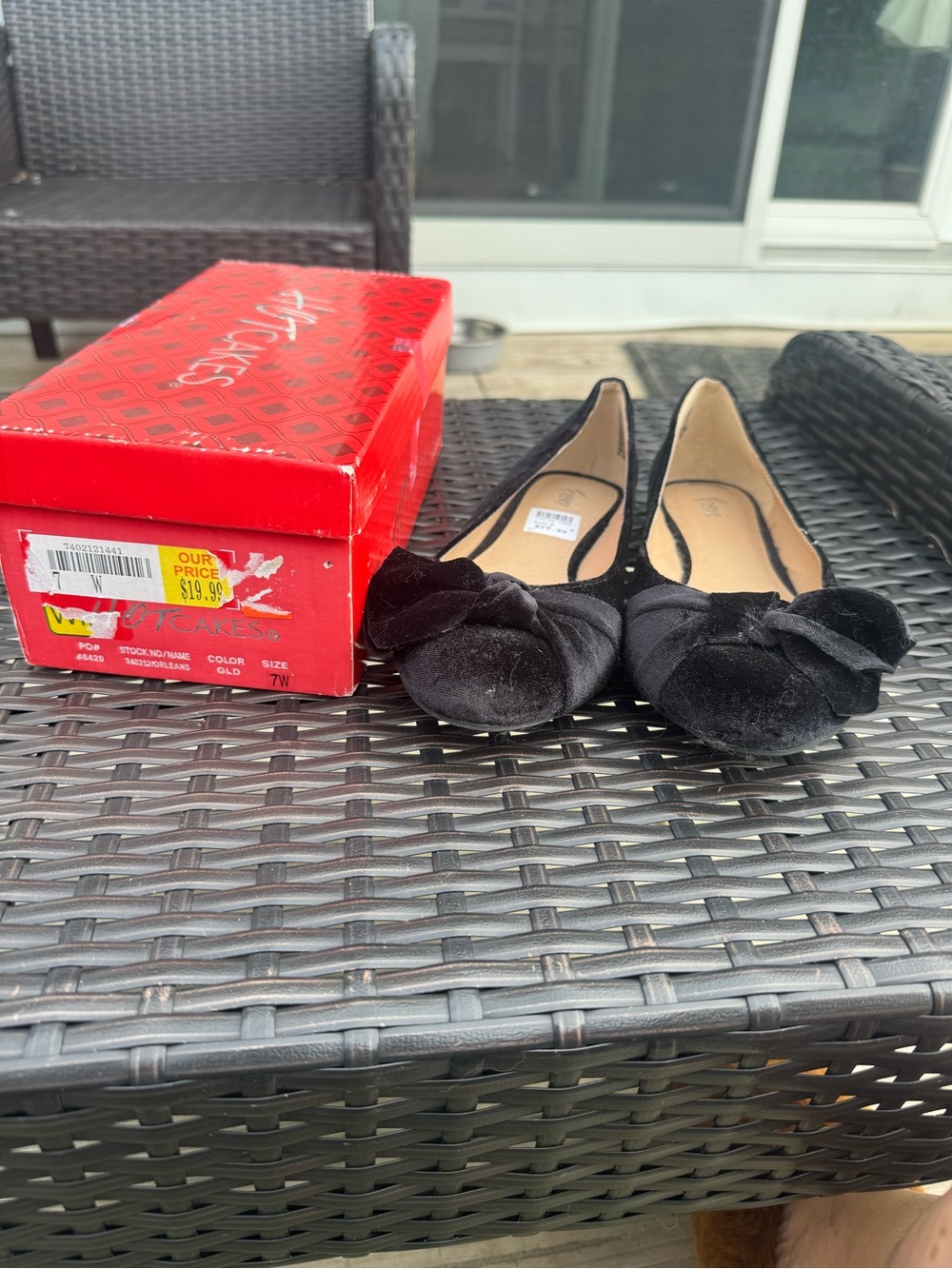 Fiori Brand Black Velvet Bow Flats Size 7